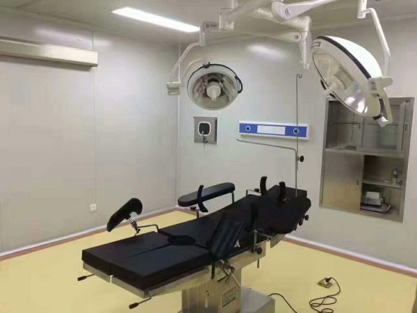 整體反射無影燈、手術臺